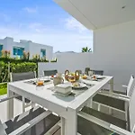 Luxury Escape Private Sunny Terrace & Pool
