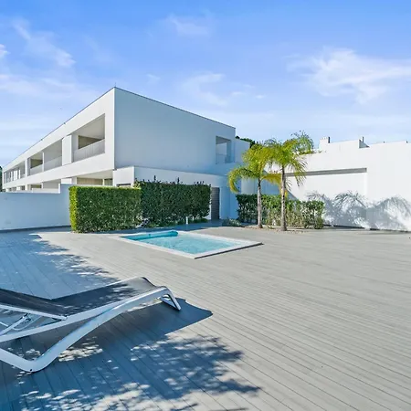 Апартаменты Luxury Escape Private Sunny Terrace & Pool *