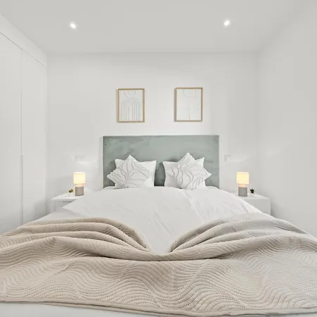 Luxury Escape Private Sunny Terrace & Pool Апартаменты