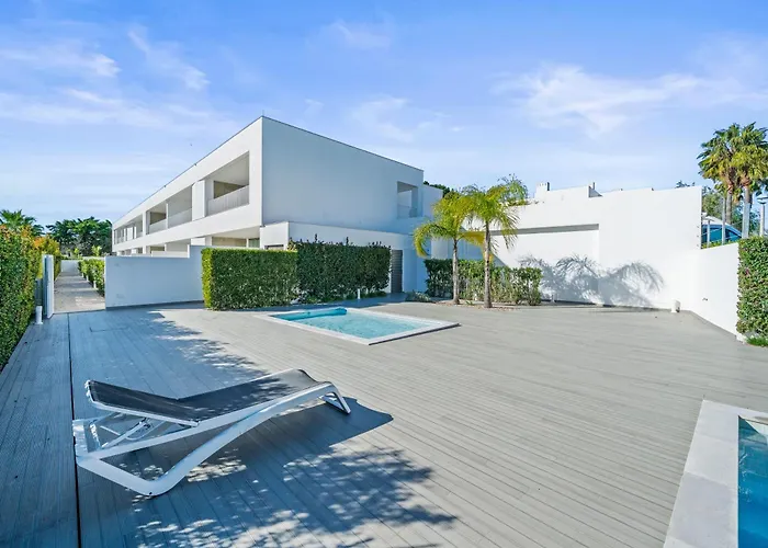 Апартаменты Luxury Escape Private Sunny Terrace & Pool *