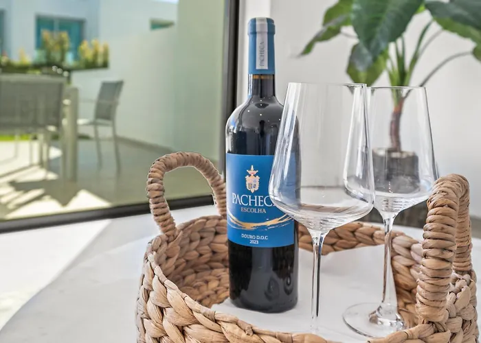 Luxury Escape Private Sunny Terrace & Pool