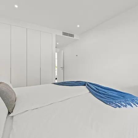 Luxury Escape Private Sunny Terrace & Pool Apartment