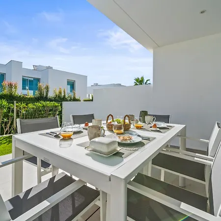 Luxury Escape Private Sunny Terrace & Pool