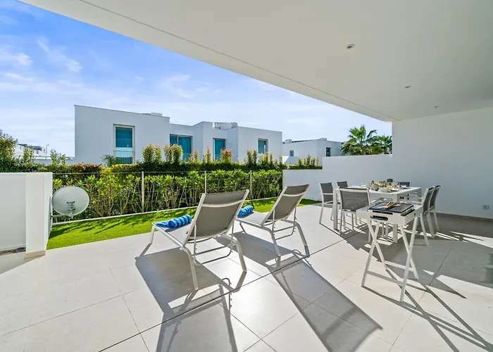 Luxury Escape Private Sunny Terrace & Pool Appartamento