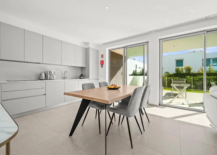 Luxury Escape Private Sunny Terrace & Pool Appartamento