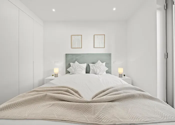 Luxury Escape Private Sunny Terrace & Pool Appartamento