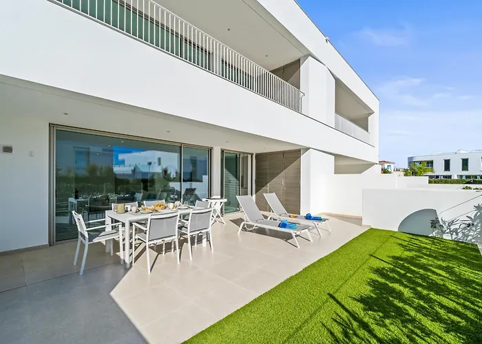 Luxury Escape Private Sunny Terrace & Pool *