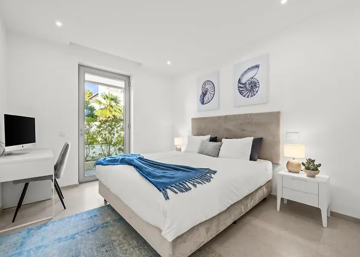 Luxury Escape Private Sunny Terrace & Pool *